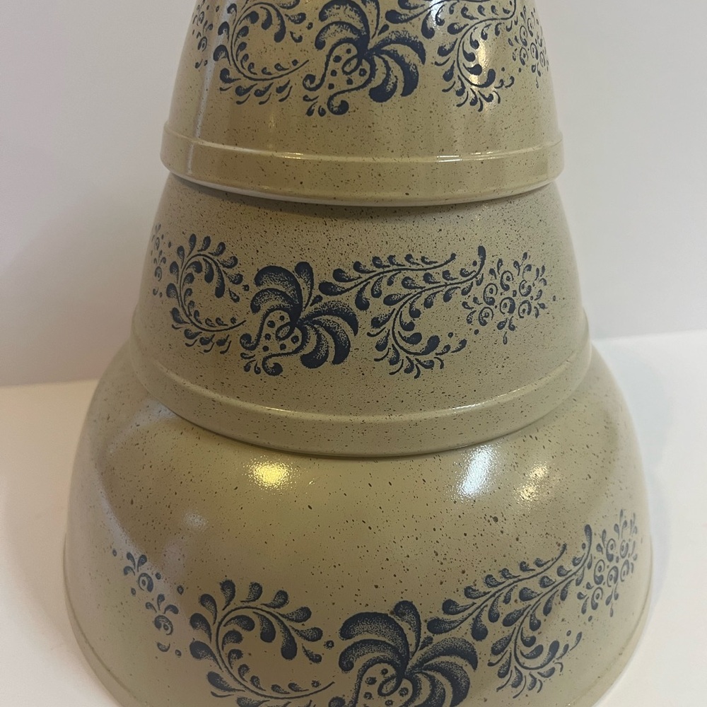 Pyrex White Bowl - Picture 4 of 5